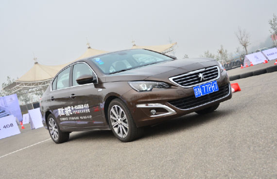 高配车型搭载的1.6T动力强劲 高配车型搭载的1.6T动力强劲