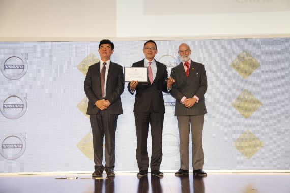 沃尔沃汽车集团中国区荣获联合国道路安全十年行动中国合作伙伴2014年度荣誉奖项.jpg