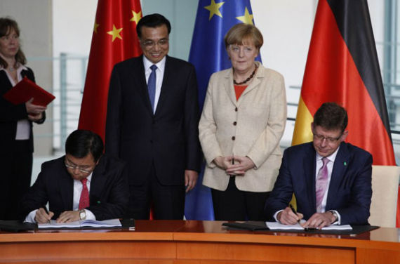 10月10日,在中国总理李克强和德国总理默克尔的共同见证下,德国电信和中国移动签署合作协议 10月10日,在中国总理李克强和德国总理默克尔的共同见证下,德国电信和中国移动签署合作协议