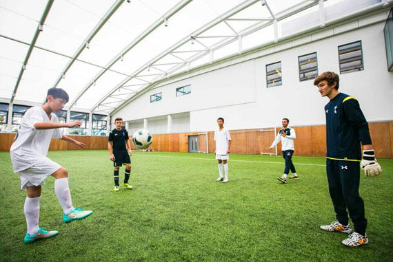 小学员与热刺队学员切磋 小学员与热刺队学员切磋