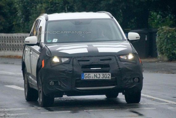 改款三菱欧蓝德谍照