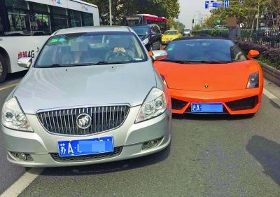 别克车撞上了兰博基尼。 交警供图