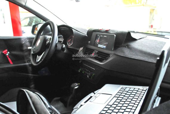 宝马1系三厢版内饰谍照