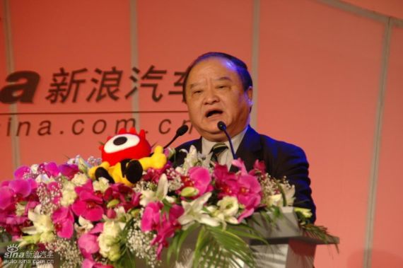 原中国机械工业联合会副会长、中国汽车工程学会名誉理事长张小虞