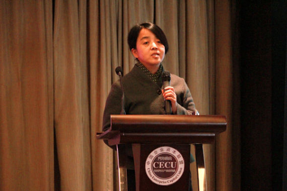 中国汽车流通协会产业协调部主任郎学红作“汽车渠道特征及发展趋势”主题演讲 中国汽车流通协会产业协调部主任郎学红作“汽车渠道特征及发展趋势”主题演讲