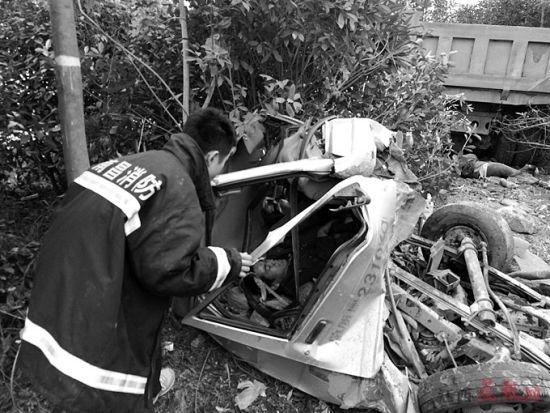 事故现场。晨报记者 丁子豪 图