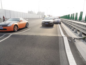 预防汽车托底卡壳 小心驶得万年船 预防汽车托底卡壳 小心驶得万年船