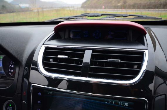 北汽幻速H2中控上方 北汽幻速H2中控上方