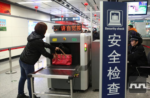 地铁安检
