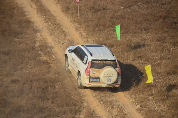 参与者体验哈弗H9的越野性能