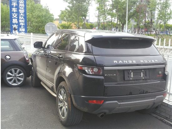 团伙租豪车上高速公路碰瓷