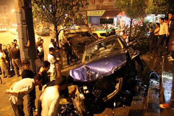 男子驾豪车打瞌睡 撞死小学生 男子驾豪车打瞌睡 撞死小学生