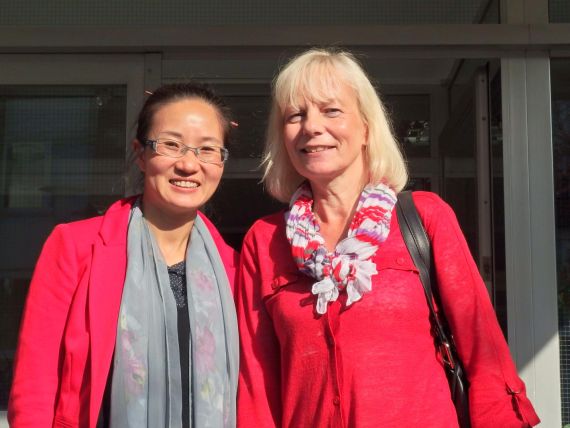 德国汽车经销商与维修协会（ZDK）执行董事长Antje Woltermann女士与AUTOHAUS CHINA《汽车经销商》杂志项目经理杨蕾女士在ZDK德国波恩总部