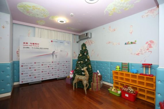 传递爱心 奥迪上海宝贝之家圣诞开放日