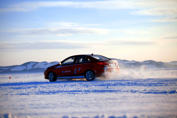 逸动在冰雪路面上表现出色 逸动在冰雪路面上表现出色