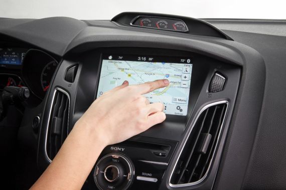 全新福特SYNC 3加入了诸多人们在智能手机和平板设备上已熟悉的手势操作，如捏拉缩放、抚屏动作等