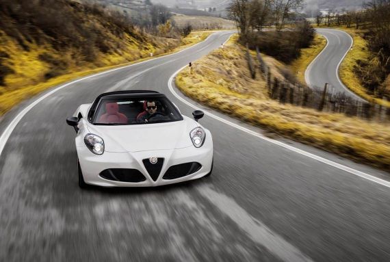 阿尔法-罗密欧在北美国际车展发布全新研制的4C Spider双座敞篷跑车