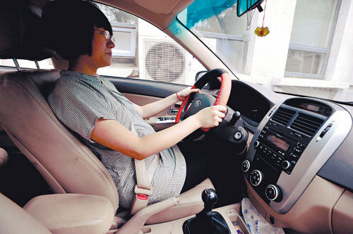 孕妇开车潜在危险多 切记正确系安全带