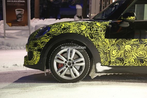 MINI JCW敞篷版谍照曝光 或明年上市 MINI JCW敞篷版谍照曝光 或明年上市