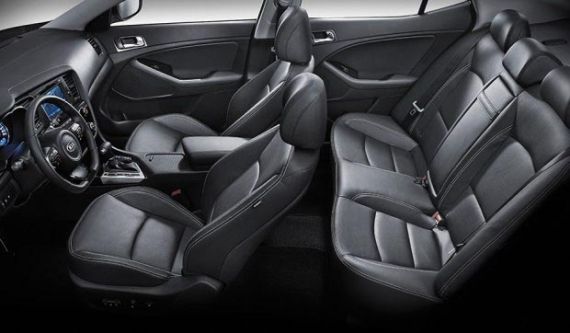 2015款起亚K5内饰