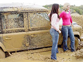 车辆陷入泥地怎么办 