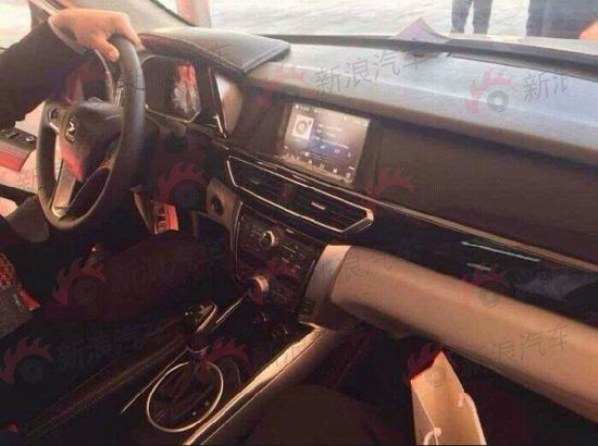 众泰T500无伪谍照曝光 借鉴途观造型