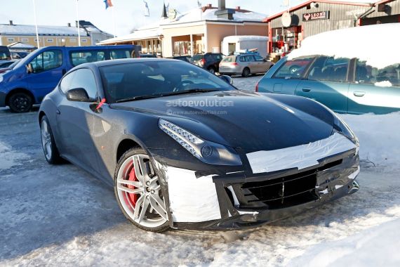 中期改款法拉利FF最新谍照 