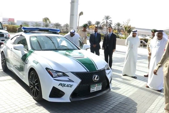 视频：迪拜警察的奢华警车集锦