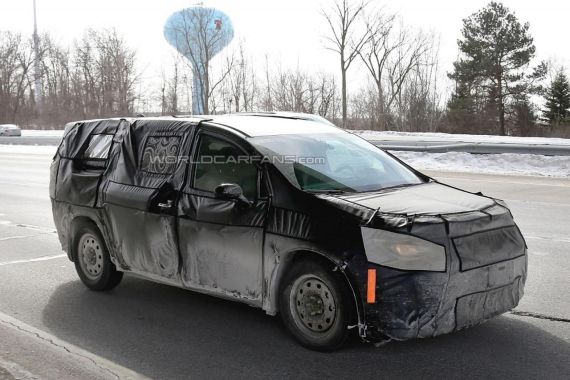 新一代克莱斯勒Town & Country的路试谍照