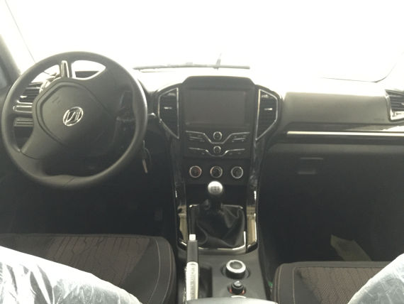 新款陆风X8车内风格大变