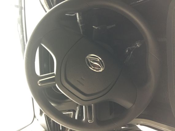 新款陆风X8方向盘