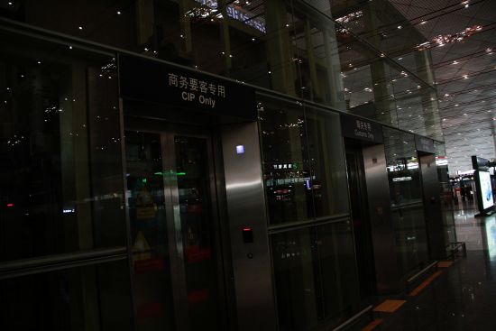 在送机大厅的商务CIP通道无法使用有些遗憾 在送机大厅的商务CIP通道无法使用有些遗憾