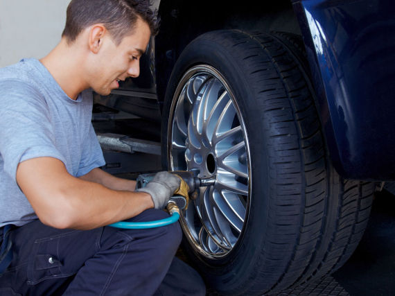 轮胎磨损严重需要更换 到底哪儿买划算？