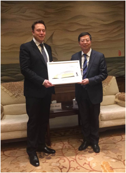 埃隆·马斯克会见清华大学新任校长邱勇（右）