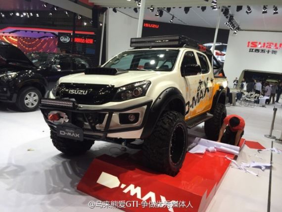 五十铃D-MAX皮卡改装车霸气现身上海车展