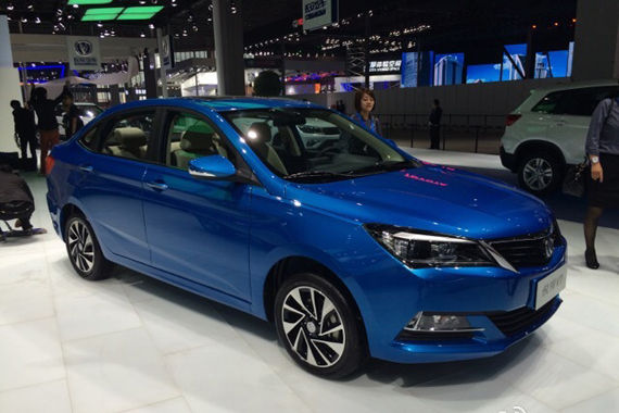 长安展台CS75/悦翔V7等明星车型集体亮相