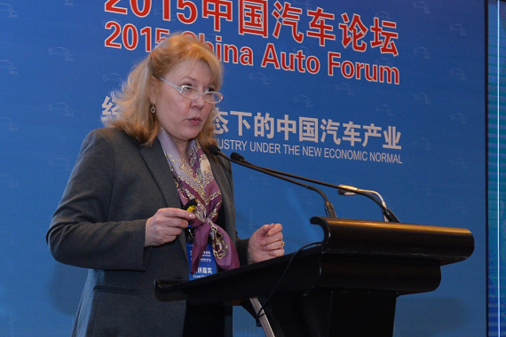 美国汽车工业联盟的副主席Gloria Bergquist女士