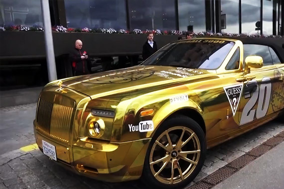 视频：炫富拦不住 街拍纯金色劳斯莱斯