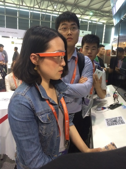 类似于谷歌眼镜的智能眼镜