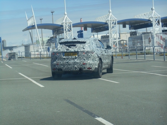 捷豹F-Pace最新谍照