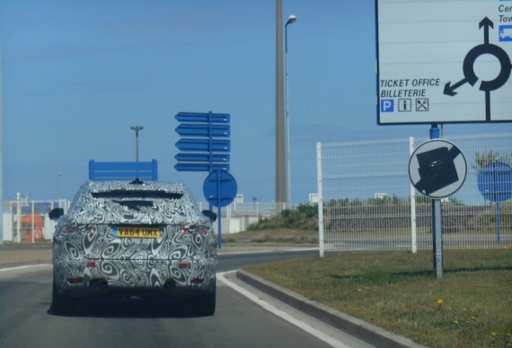 捷豹F-Pace最新谍照