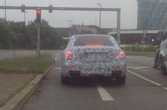 全新奔驰E级谍照