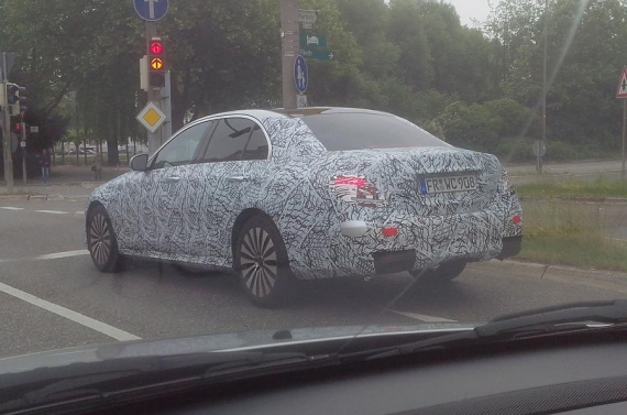 全新奔驰E级最新谍照