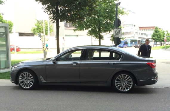宝马750 Li xDrive