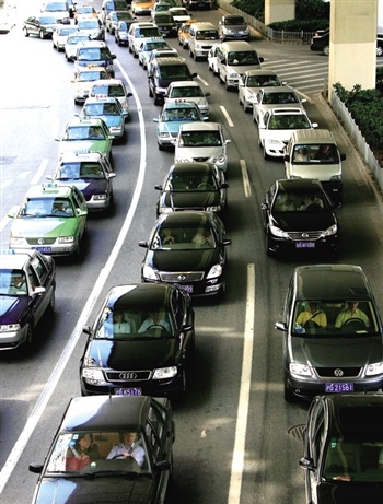 沪牌拍卖系统拥堵依旧 三硬伤不能消灭黄牛 沪牌拍卖系统拥堵依旧 三硬伤不能消灭黄牛