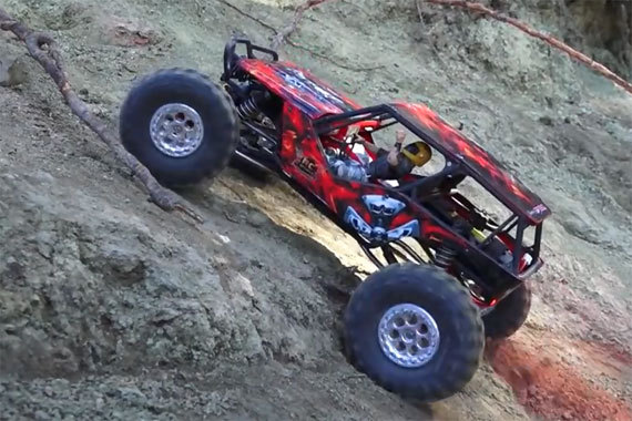 视频：以假乱真 小型玩具车越野集锦