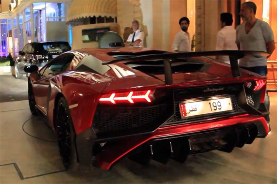 视频：极品！Aventador SV 起步嘶吼实拍