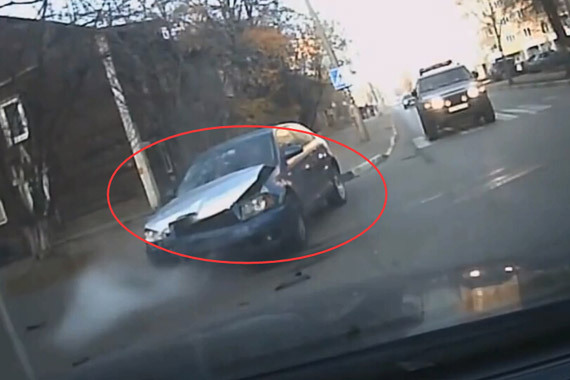 视频：太突然！司机根本注意不到的车祸