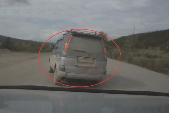 视频：沙尘弥漫路不清！小心驶得万年船