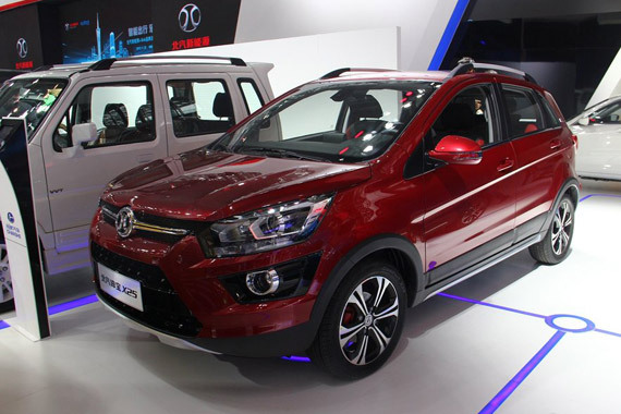 视频：2015广州车展热点新车之绅宝X25